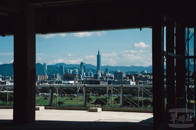 國防部軍博館目前工程進度約72％，七樓設有景觀餐廳，可飽覽基隆河全景。（軍聞社）