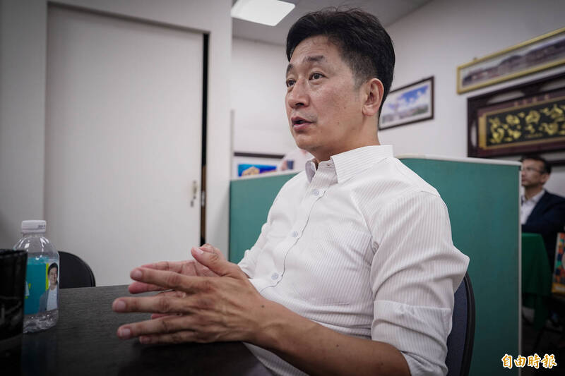 退役砲兵軍官、前國防立委蔡適應日前接受本報專訪，除分享經歷96台海危機時的所見所聞，也道出軍旅生涯後至今對國防政策的觀察與建言。（記者涂鉅旻攝）