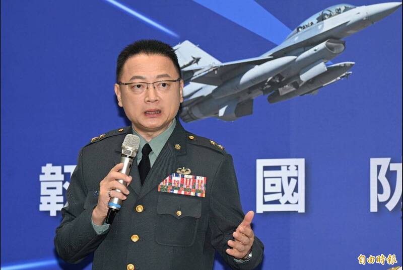 國防部發言人孫立方則強調，國軍料敵從寬掌握中國各級武器裝備效能，我國並非要與中國「軍備競賽」，國防部不認為閱兵展現對週邊區域威脅，是好的建立形象方式。（記者廖振輝攝）