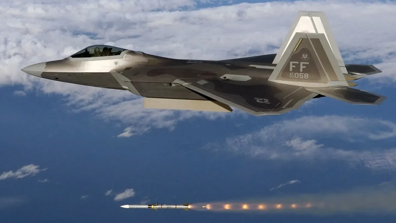 ͼΪF-22ݡսAIM-120ɵ˲䡣 ͼվ