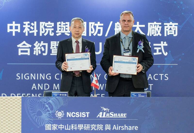 中科院與加拿大廠商AirShare簽署合約，協議整合Overwatch Interceptor系統，將針對中科院自研反制無人機系統（CUAS）結合雙方技術優勢，導入該公司低成本彩帶式火箭彈系統的「硬殺」攔截手段，以最經濟的方式保護國軍部隊及關鍵重要設施。（圖：取自中科院臉書專頁）