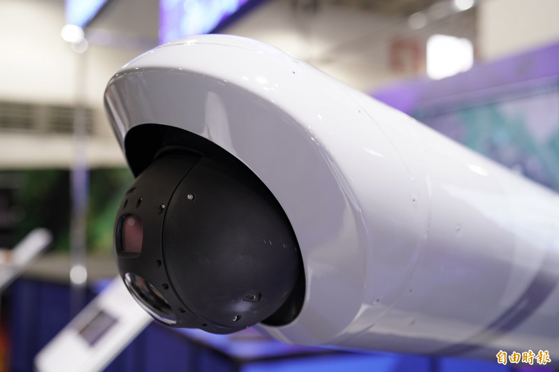 原劍翔反輻射無人機的機頭，現已改裝光電偵蒐頭，並改名「勁蜂二型」併入系列產品線，具備偵、打一體能力。（記者陳治程攝）