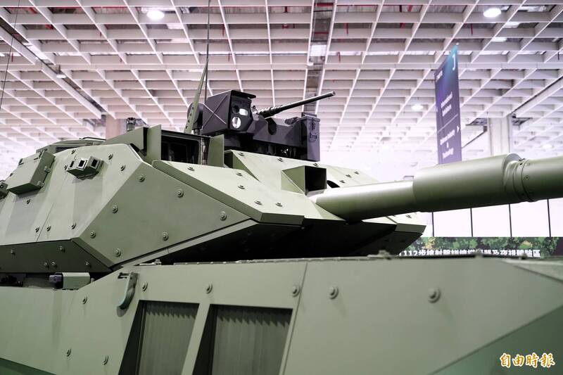 車頂的105公厘主砲，改採活動式砲盾設計。（記者陳治程攝）