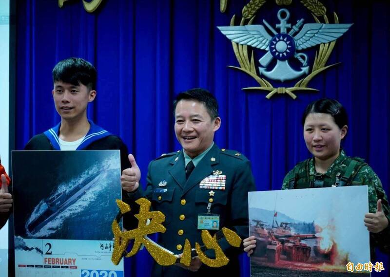 樓偉傑慧詰多才，不僅是身先士卒帶隊執行任務，還無時無刻有各樣的怪奇點子，為國軍文宣心戰業務注入活力，在歷次國軍與乖乖合作的系列產品都備受好評，他曾兩度出任政戰局文宣心戰處長職務，將舉辦多年的國軍寒暑假各個戰鬥營隊展現年輕人的活力，以及與職棒球隊合辦的國軍日活動丶邀請軍方將領開球丶拍攝主題形象月曆等，都讓國軍更加貼近年輕世代。（資料照，記者涂鉅旻攝）