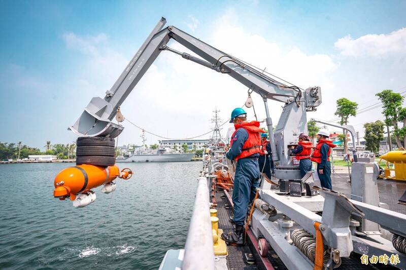 PB3水中處理器的收放也是門學問，必須像戰機降落於航空母艦一樣，「勾住」鉤環，否則就要重來。（資料照）