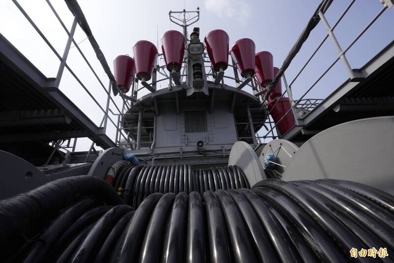 紅色為用來標示可疑目標的浮標。（資料照）