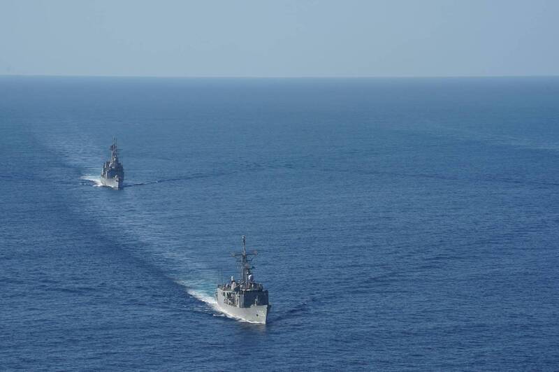 海軍今年度「海強操演」將於下月中旬登場，圖為海軍艦艇2022年實施「海強操演」時編隊航行情形。（取自海軍臉書）