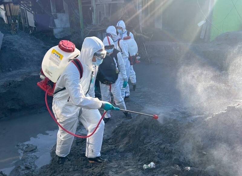 39化學兵群在光復鄉實施清消作業。（第四作戰區提供）