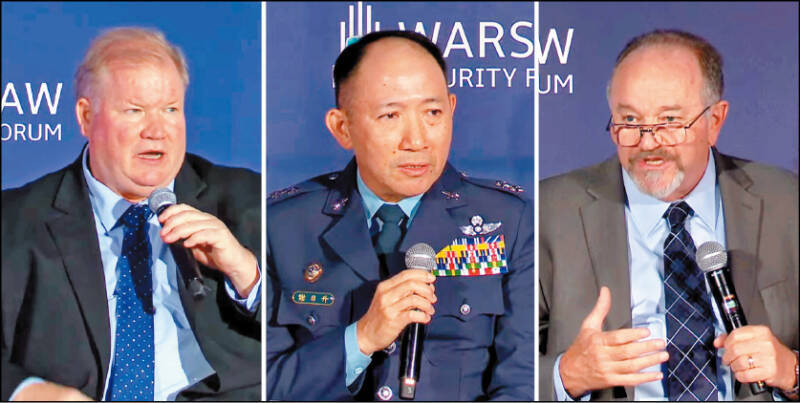 國防部情報次長謝日升中將（中）上月卅日應邀出席華沙安全論壇，他身著軍服丶配勳表，與前北約歐洲盟軍最高統帥、美國空軍退役上將布里德羅佛（右）、美國海軍退役少將蒙哥馬利（左）及歐洲安全專家對談。（圖擷取自華沙安全論壇官方頻道）