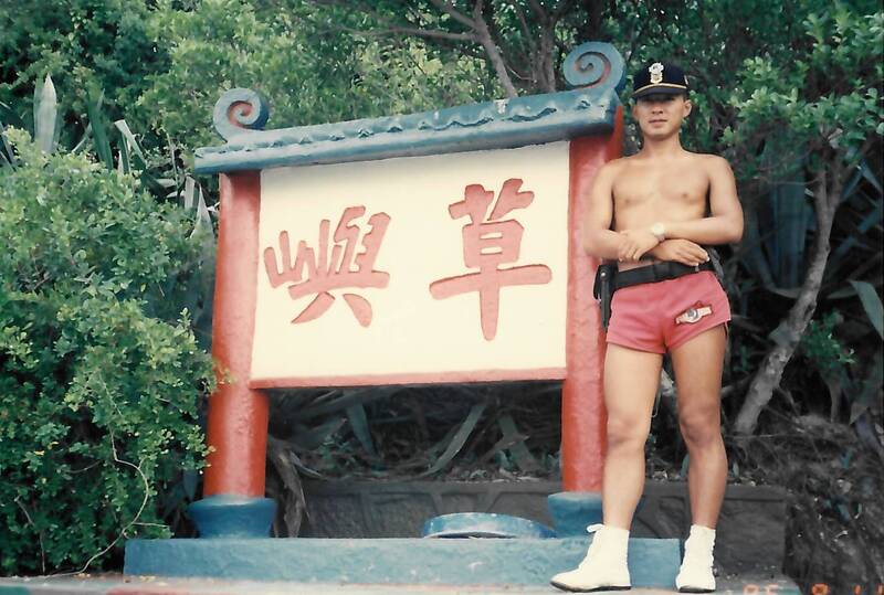 立法院副院長江啟臣，31年前從政大外交系畢業後入伍服役，因緣際會成為駐守金門前線的陸軍「海龍蛙兵」，夜巡、移防、二級戒備樣樣來，對比今日情勢，一切恍如昨日。（江啟臣提供）