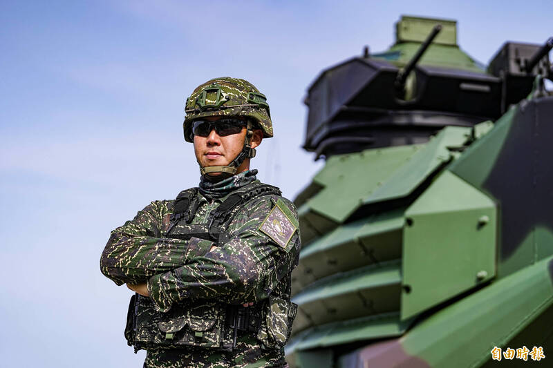 海軍陸戰隊登陸戰車大隊運輸車第三中隊副區隊長曾維鈞士官長。（記者涂鉅旻攝）