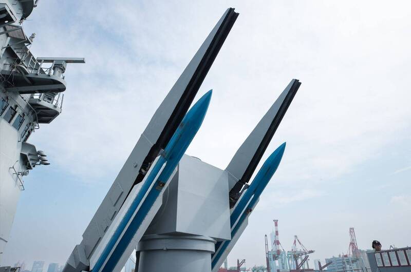 標準二型飛彈為我國海軍艦隊現役戰力最強的艦載型防空飛彈，作戰範圍可達74至167公里，但僅配備在基隆級軍艦上。（圖：總統府網站）