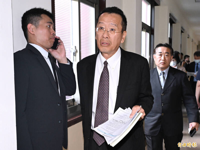 國防部長顧立雄13日機密專報國造潛艦進度後，20日、23日將再應外委會要求，先後進行海鯤艦海試因應作為及業務報告。（記者廖振輝攝）