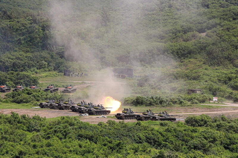陸軍542旅戰車進行戰車砲實彈射擊。（資料照，取自陸軍臉書）