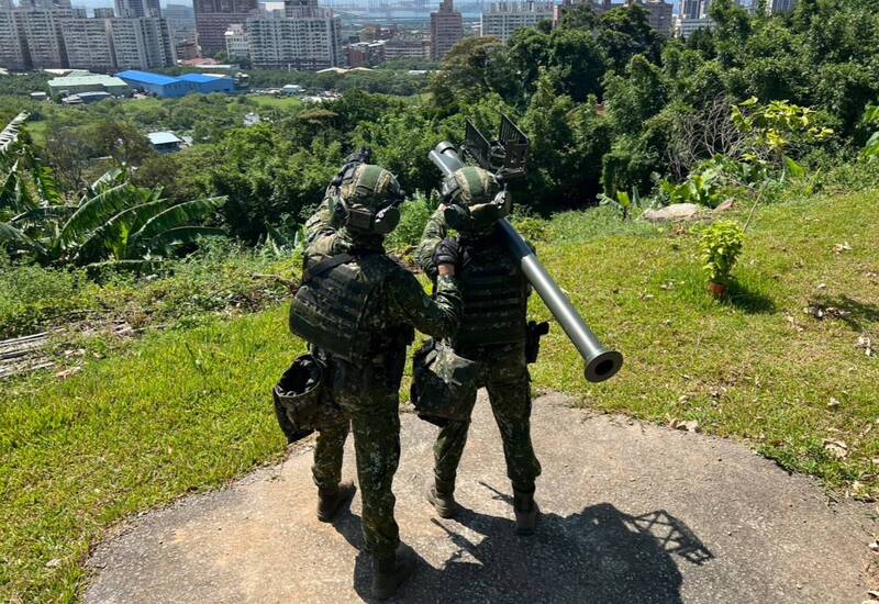 圖為國軍官兵今年7月漢光41號演習期間，在山區實施人攜刺針飛彈接戰操演之情形。（國防部發言人官方Facebook）