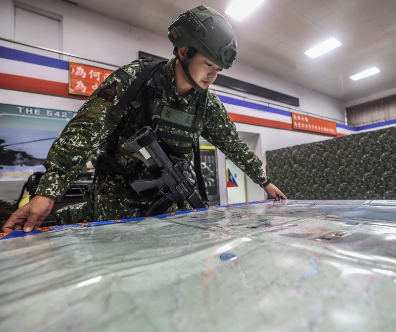 陸軍「陸勝一號」操演25日正式展開，將透過7天6夜不間斷的實兵對抗演練，務實驗證戰備訓練成效。（陸軍司令部提供）