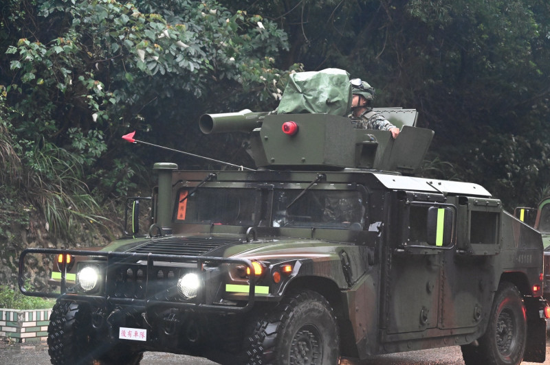 陸軍「陸勝一號」操演25日正式展開，由甲軍（裝甲542旅）、乙軍（機步234旅）執行實際對抗的攻防演練。（陸軍司令部提供）
