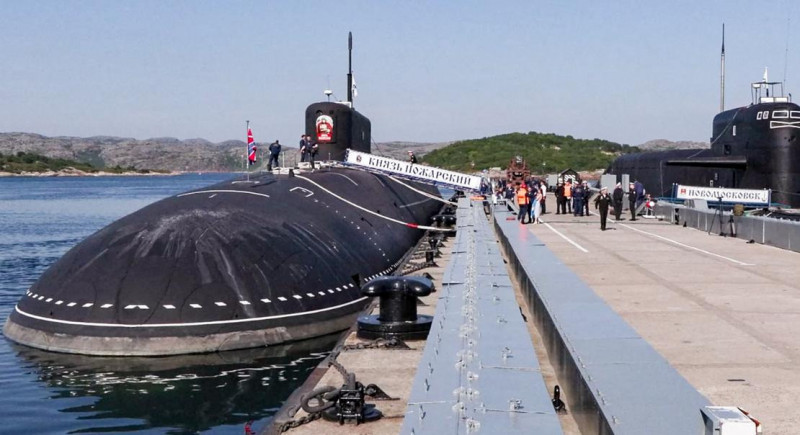图为停泊于俄罗斯莫曼斯克港的核动力潜舰。 为反制这类日益猖獗的水下威胁,德国与英国将联手派出P-8A反潜机进行空中猎踪。 (图:俄罗斯国防部)