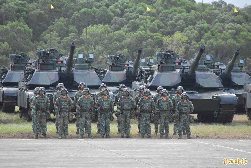 國軍首支配備美製M1A2T主力戰車的部隊正式成軍，陸軍今（31）日上午於新竹湖口營區舉行裝甲第584旅聯兵三營換裝M1A2T戰車成軍典禮。（記者吳哲宇攝）