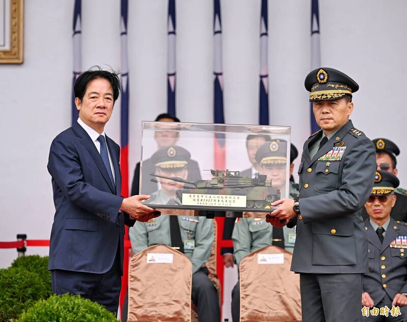 總統賴清德31日主持「陸軍裝甲第五八四旅聯兵三營換裝M1A2T戰車成軍典禮」。（記者方賓照攝）