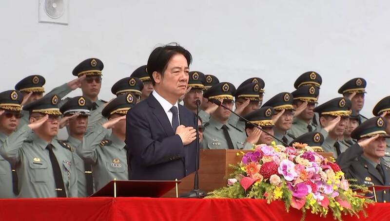 國軍首支配備美製M1A2T主力戰車的部隊正式成軍，陸軍今（31）日上午於新竹湖口營區舉行裝甲第584旅聯兵三營換裝M1A2T戰車成軍典禮，由總統賴清德親自擔任主席主持並登車校閱部隊，象徵台灣裝甲戰力邁入新世代。（擷自直播）