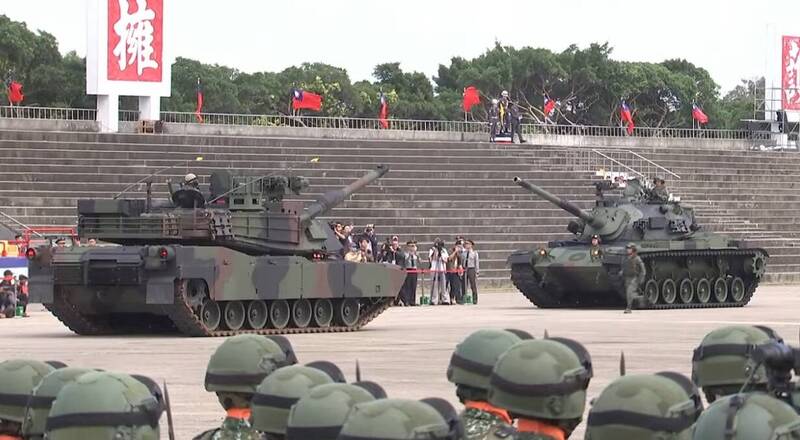 國軍首支配備美製M1A2T主力戰車的部隊正式成軍，陸軍今（31）日上午於新竹湖口營區舉行裝甲第584旅聯兵三營換裝M1A2T戰車成軍典禮。（擷自直播）