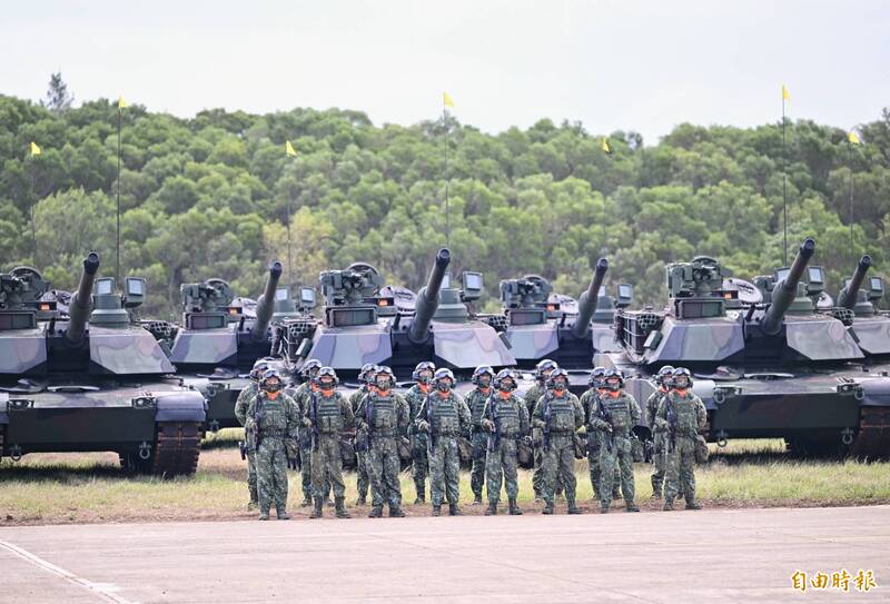 國軍首支配備美製M1A2T主力戰車的部隊正式成軍。（記者方賓照攝）