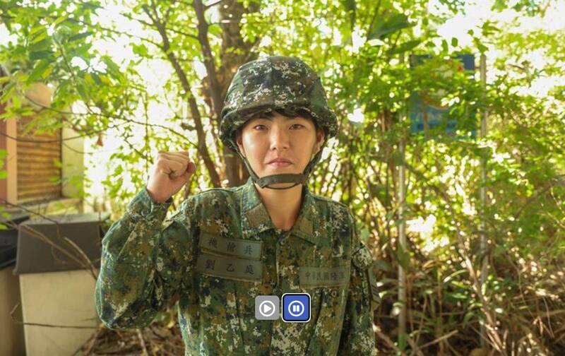曾在機步269旅服役的召員劉乙庭上兵表示，雖然女性退伍後不用參加教召，但她體認到在平時為國家多出一分力量，家園就能多一分安定，因此只要有教召機會，都會義不容辭報名參加。（圖：取自青年日報）