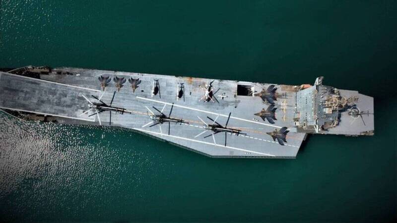 伊朗伊斯蘭革命衛隊海軍「魔改版」無人機航艦「巴蓋里烈士號」，今年2月正式亮相。（圖片截取自@IRIran_Military的Ｘ帳號）