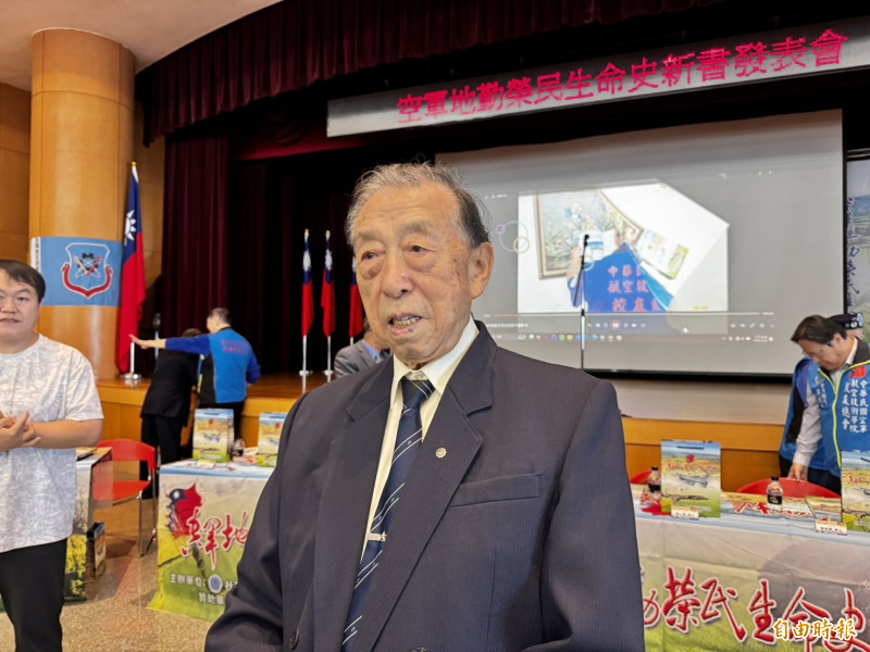 94歲管玉成老將軍，終身投入戰鬥機修護，曾任後勤部少將參謀長。（記者羅國嘉攝）