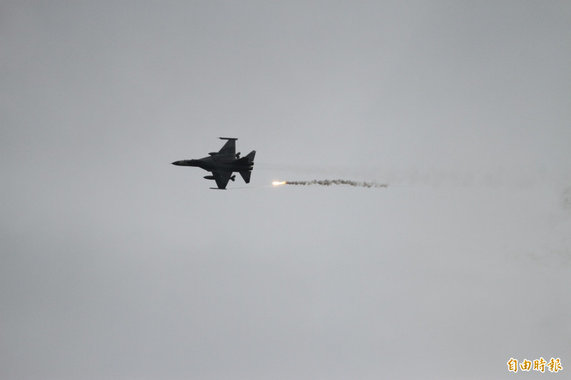 戰鬥機配合地面部隊出擊。（記者蔡宗憲攝）