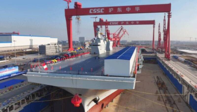 中國076型兩棲攻擊艦「四川號」。（資料照，取自央視網）