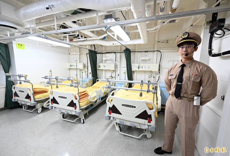 玉山號兩棲船塢運輸艦醫務所。（記者廖振輝攝）