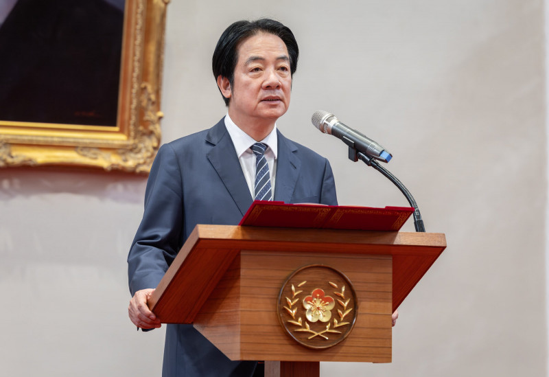 總統賴清德今主持中華民國114年12月份將官晉任授階典禮時表示，面對威權主義的擴張與科技的快速發展，台灣必須持續發展不對稱戰力。（總統府提供）