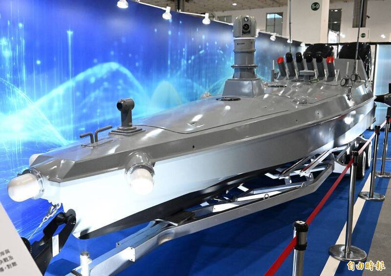 中科院已在快奇無人艇搭載勁蜂攻擊無人機，在海上進行發射及攻擊的測試通過了作戰測評，代表中科院的無人機艇+「炸藥之王」的自殺群攻創新的「海空聯戰」戰法獲得成功，國內未來連同海巡需求在內，將有1500艘無人艇的需求數量。（資料照，記者廖振輝攝）。