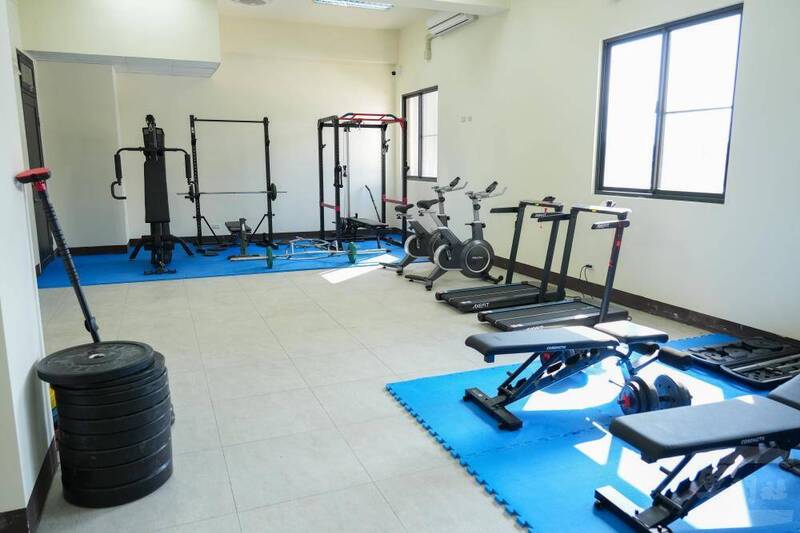 營舍規劃健身房等各式休閒、訓練空間，提供官兵更多元的休閒選項。（圖：軍聞社提供）