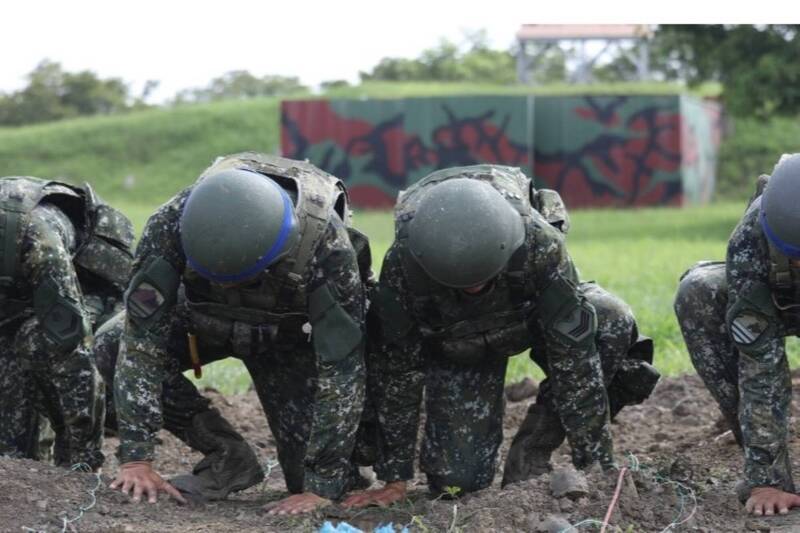 工兵引爆TNT為什麼要雙手貼地5秒？ 原來是因為這個安全考量- 自由軍武頻道