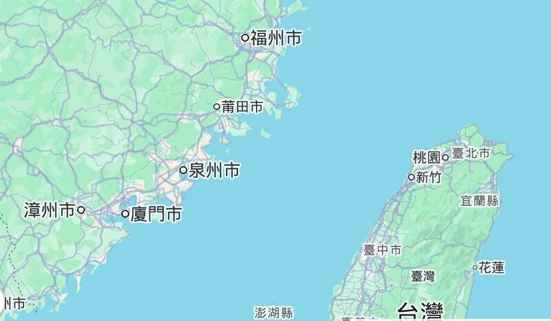 國防院助理研究員高志榮指出，依M57「陸軍戰術飛彈」的射程，若是部署在北部，射程可涵蓋共軍福州的空軍指揮所，而若是將「海馬士」多管火箭系統前推到澎湖，M57「陸軍戰術飛彈」射程則可以涵蓋共軍在漳州的空軍指揮所，等於是台海當面的共軍兩大空軍指揮所，都在我方戰術飛彈的打擊範圍之內。（圖：取自Google地圖）