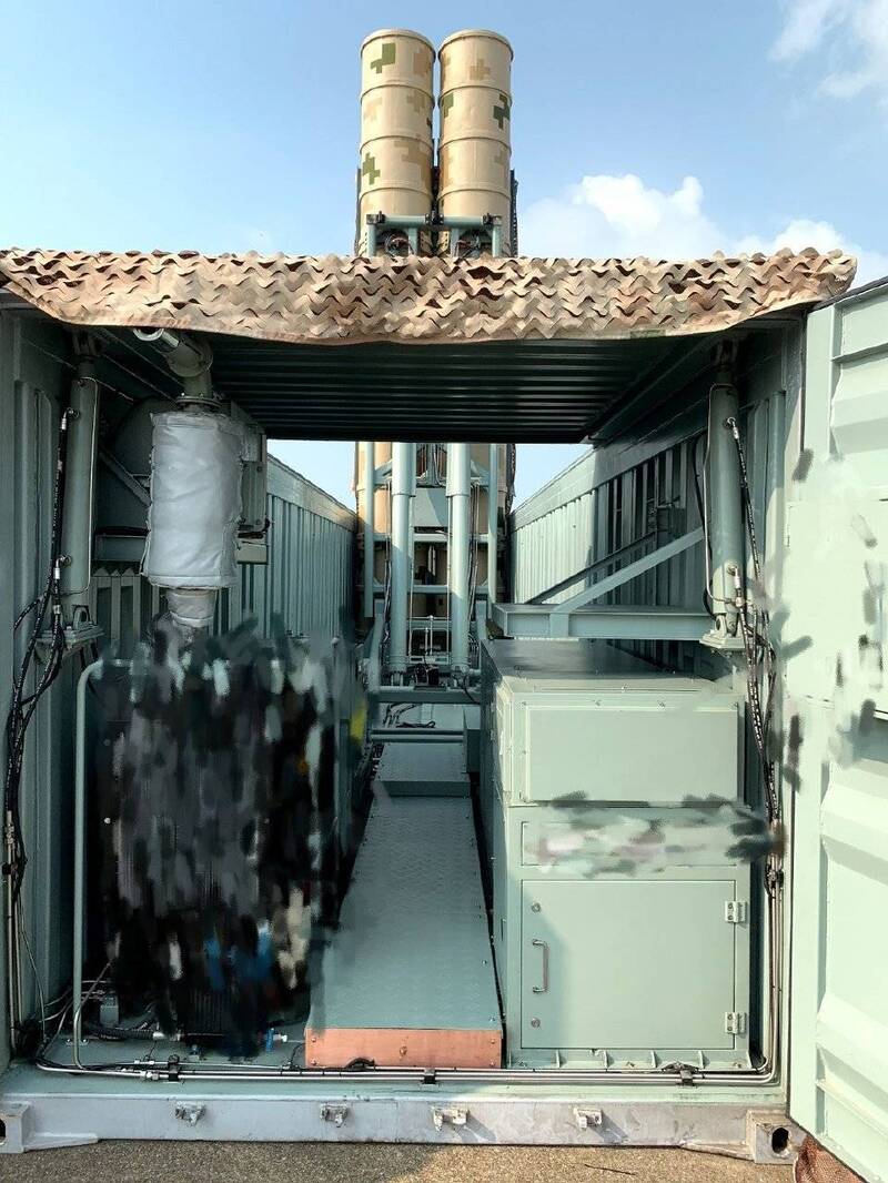 图为解放军曾亮相的货柜导弹。 (图取自微博) 图为解放军曾亮相的货柜导弹。 (图取自微博)