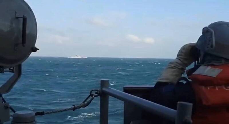 我國海軍田單軍艦（1110）監控共艦安陽艦（599）畫面。（國防部提供）