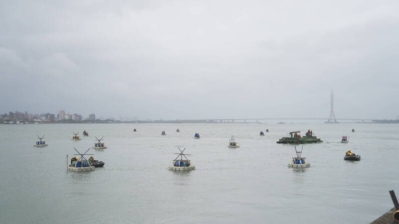 第三作戰區53工兵群部隊執行河道阻絕任務。（第三作戰區提供）