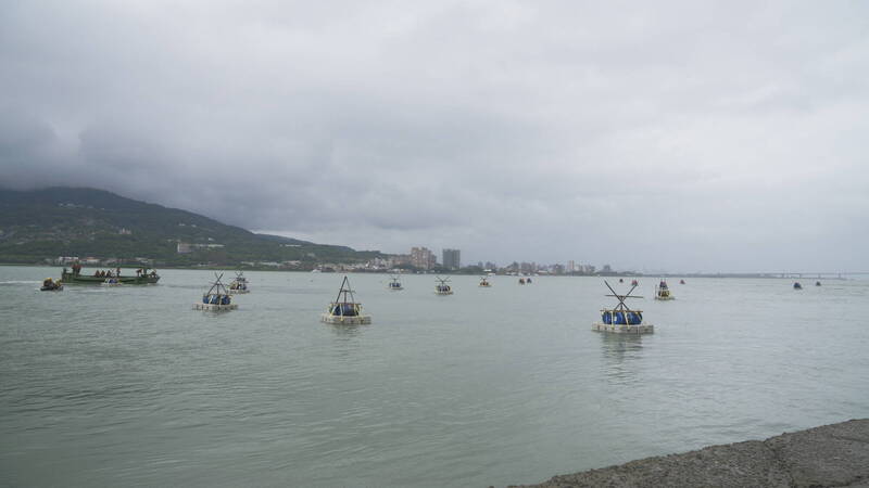 第三作戰區53工兵群部隊執行河道阻絕任務。（第三作戰區提供）