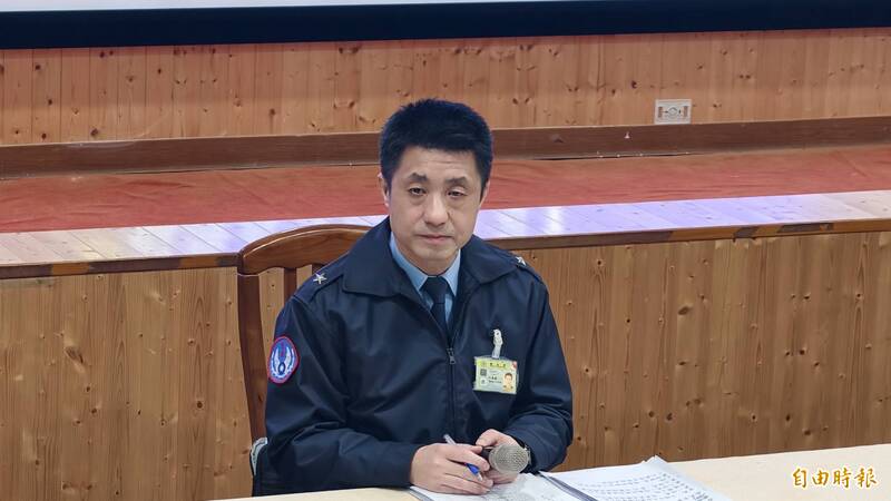 空軍司令部今天在花蓮第五聯隊基地舉行臨時記者會說明昨晚F-16戰機失聯過程，由空軍司令部督察長江義誠少將進行簡報。（記者王錦義攝）