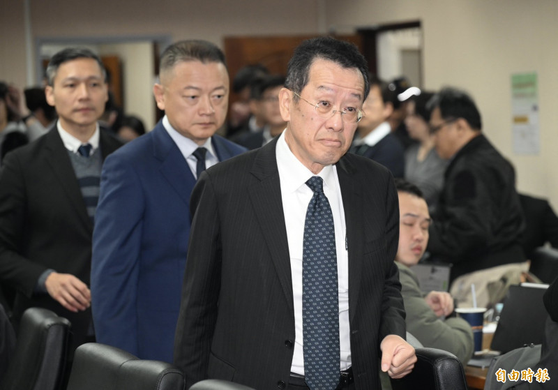 立法院外交及國防委員會8日邀請國防部長顧立雄報告「中共近期對台軍演之軍事威脅研析、國際情勢應對及國安應處作為」並備質詢。（記者羅沛德攝）