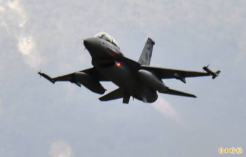 空軍第五聯隊F-16V戰機完成天安特檢後復飛。（記者游太郎攝）