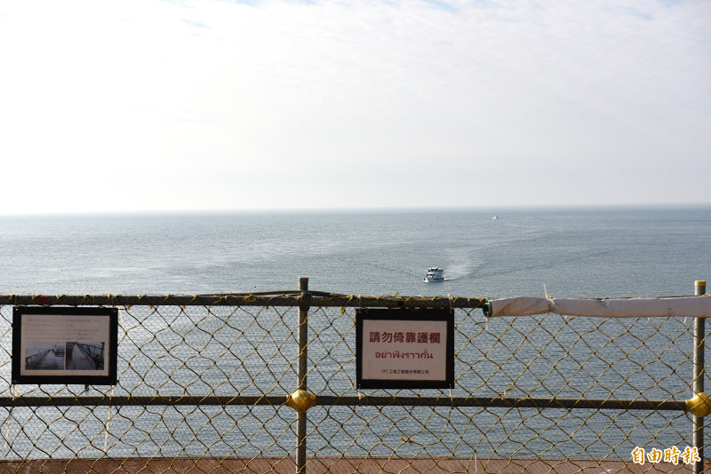 淡江大橋淡水端往八里端方向，旁邊就是淡水河口，可部署武器阻絕共軍。（記者吳亮儀攝）