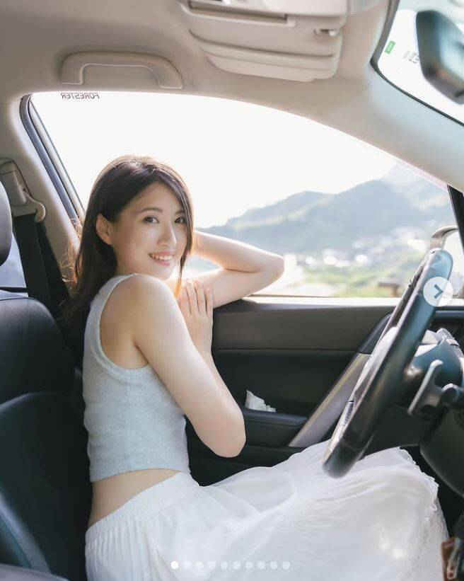 私服照的葉采青，展現優雅又輕鬆的一面，更多的是美到令人不可逼視的神采。（圖：取自葉采青IG）