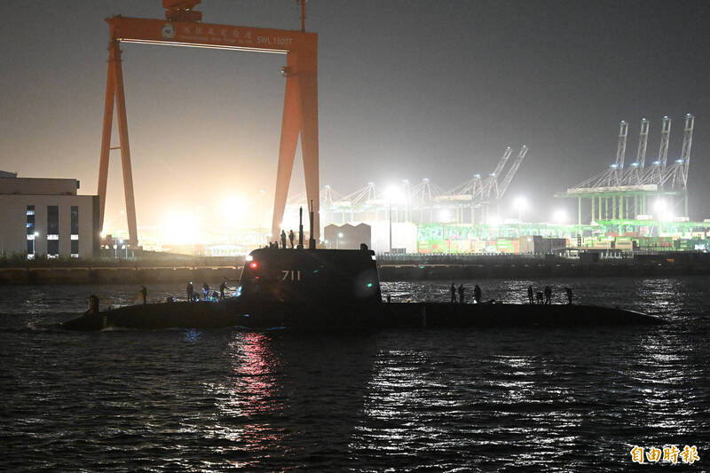 海鯤號順利返港。（記者李惠洲攝）