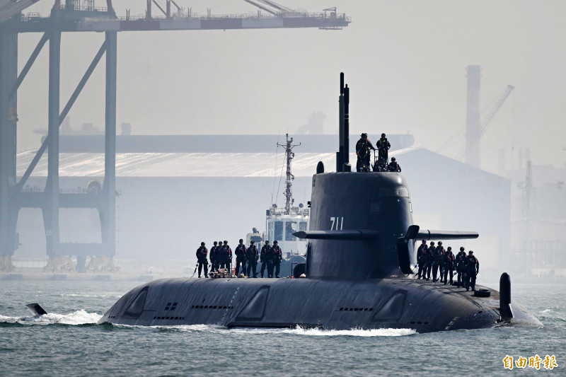 海鯤號力拚六月交艦。（記者李惠洲攝）