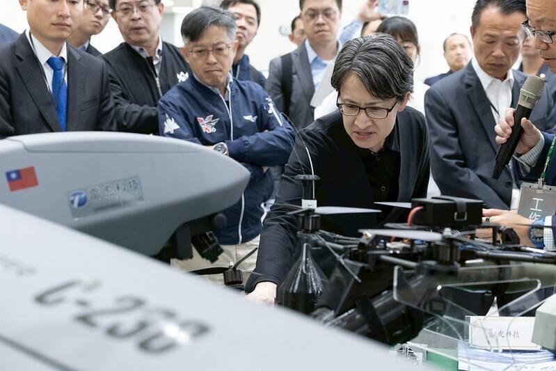 副總統蕭美琴到嘉義縣「亞洲無人機 AI 創新應用研發中心」參訪，並與產業座談。（資料照，總統府提供）